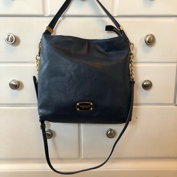 Michael Kors Handbags - Michael Kors Navy Leather Handbag EUC